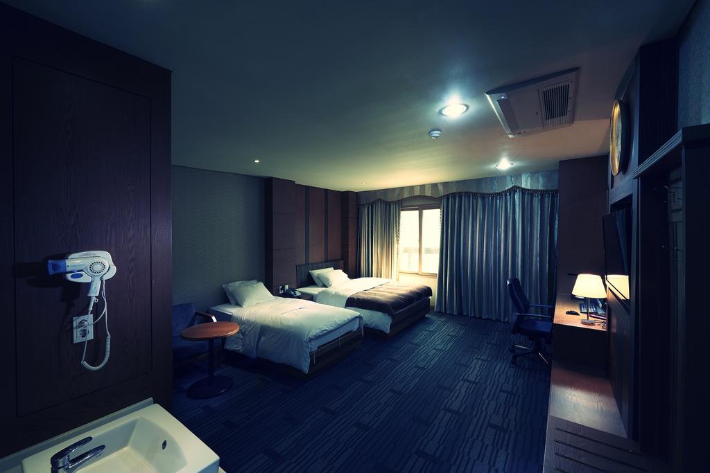 Benikea Premier Hotel Siheung Exterior photo