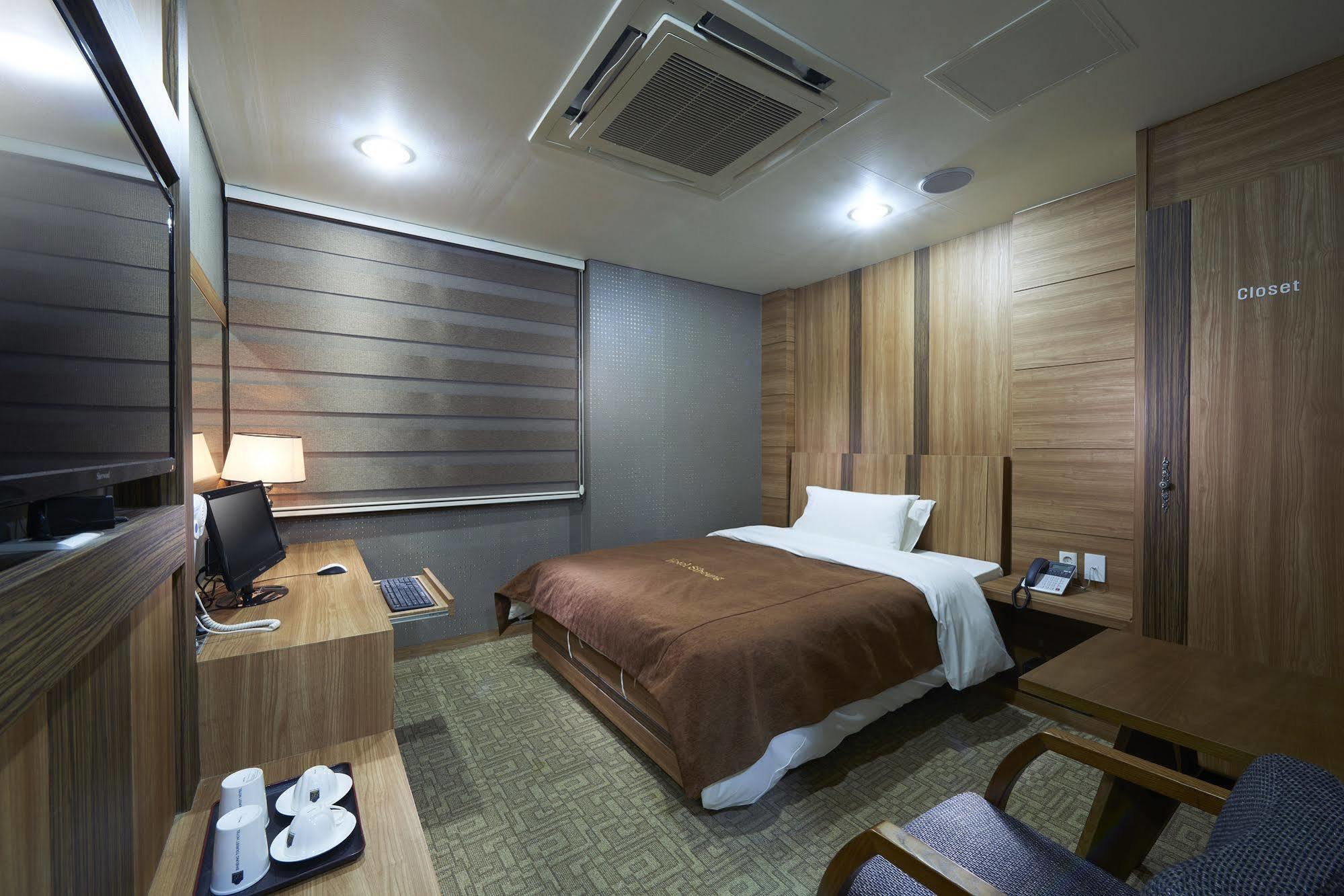 Benikea Premier Hotel Siheung Exterior photo